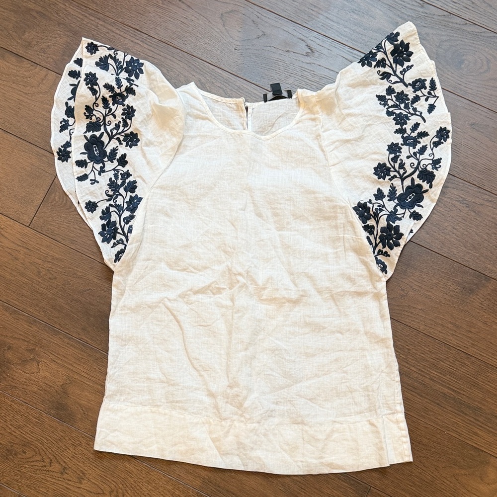 J. Crew White Top with Blue Floral Embroidery Size 0 C7-012